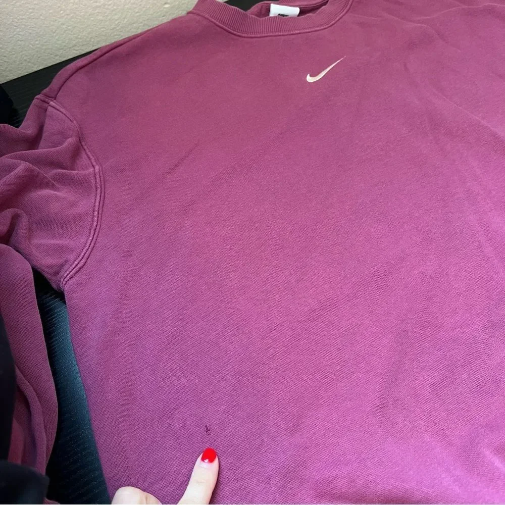 Nike Women’s Magenta Pink Center‎ Swoosh Crewneck Sweatshirt Small